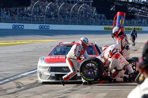 Car number 21 pit crew at work