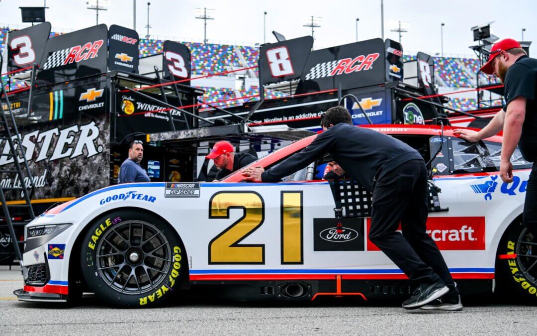 Side view of #21 car in the pit area