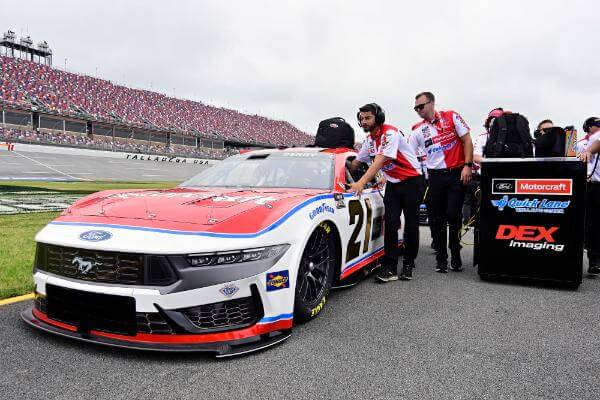Pit Crew shot of number 21 car talking to team