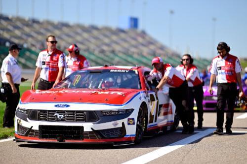 The whole crew around the NASCAR number 21