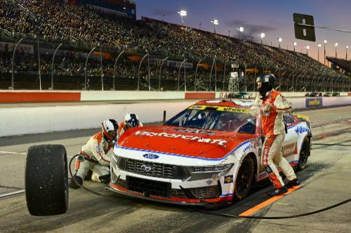 Pit crew working on number 21 car