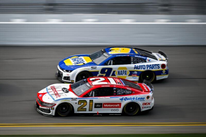 Side views of car 21 and car 9 on track